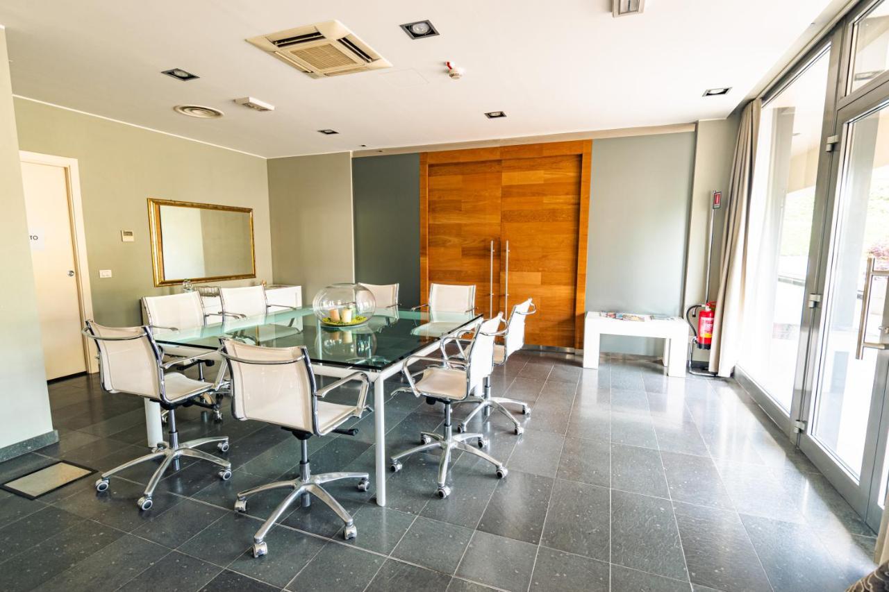One Hotel & Restaurant Dalmine Luaran gambar