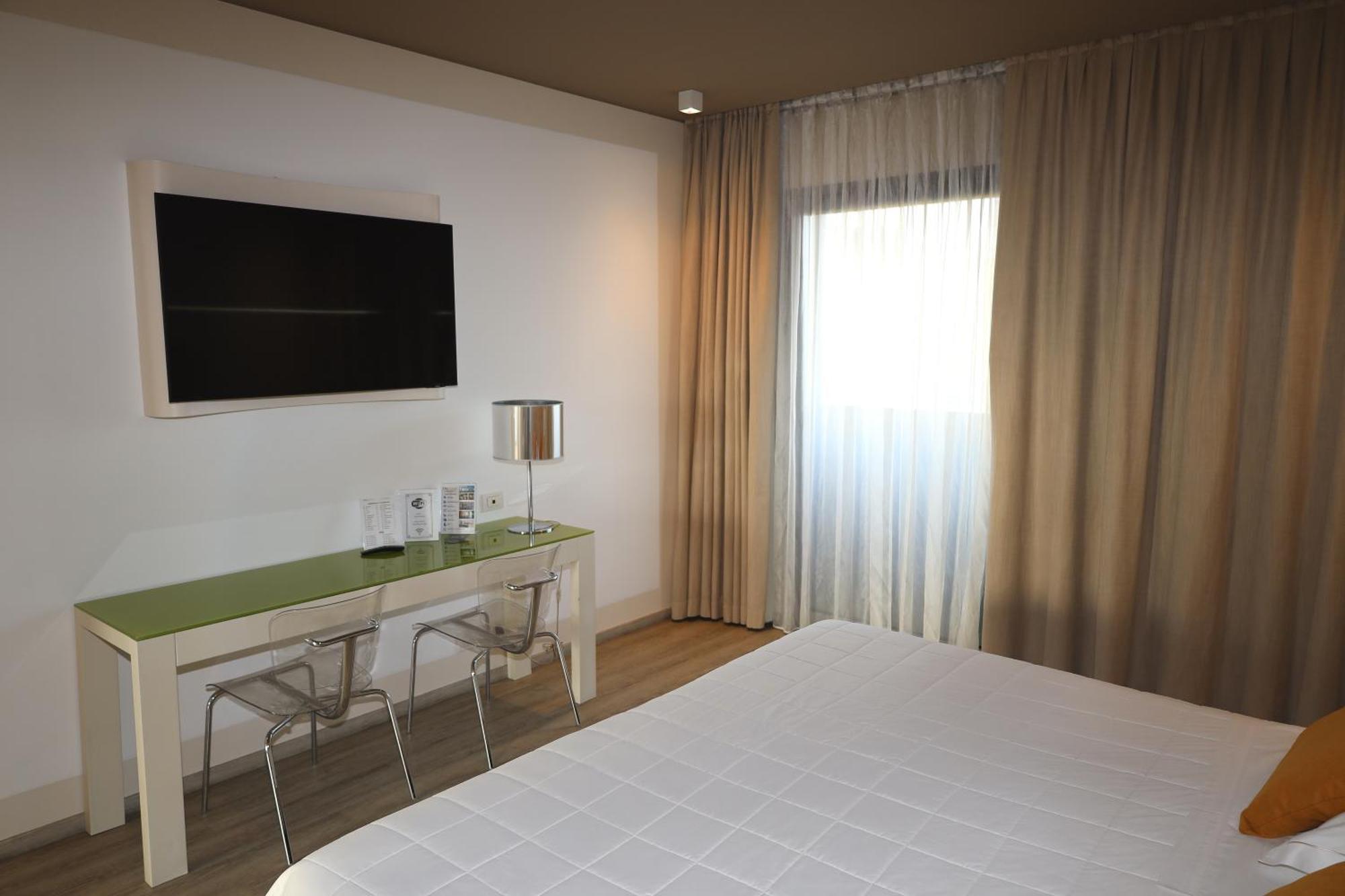 One Hotel & Restaurant Dalmine Luaran gambar