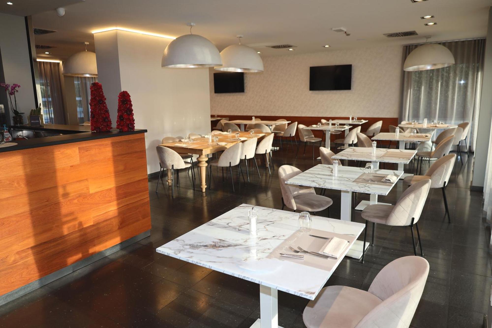 One Hotel & Restaurant Dalmine Luaran gambar
