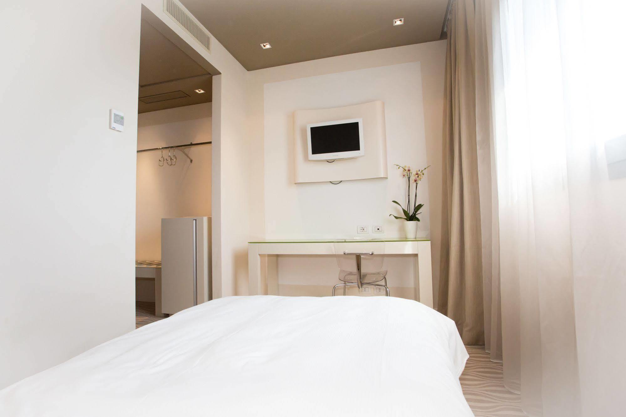 One Hotel & Restaurant Dalmine Luaran gambar