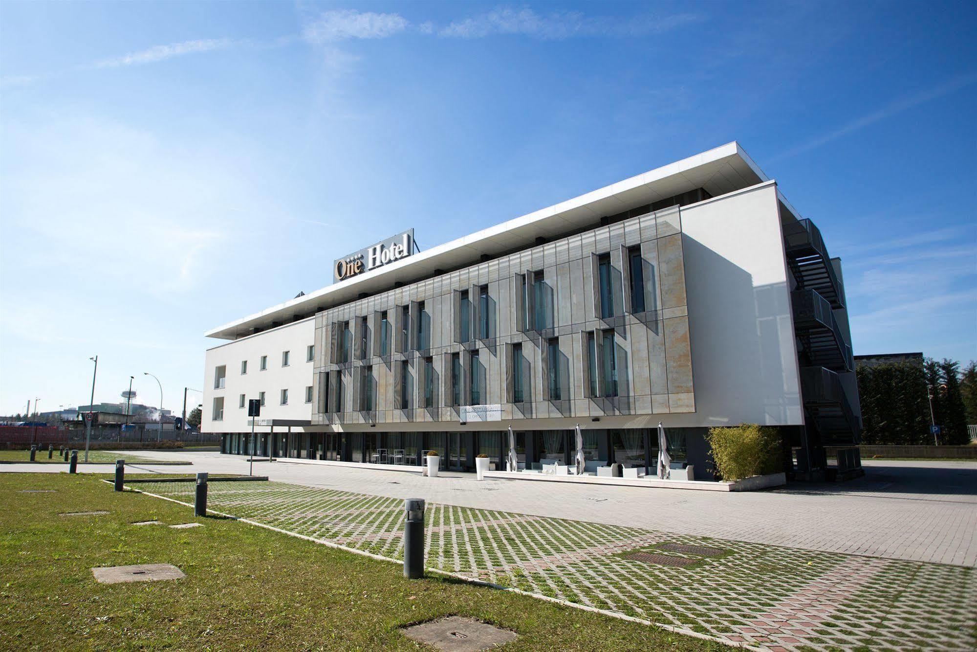 One Hotel & Restaurant Dalmine Luaran gambar