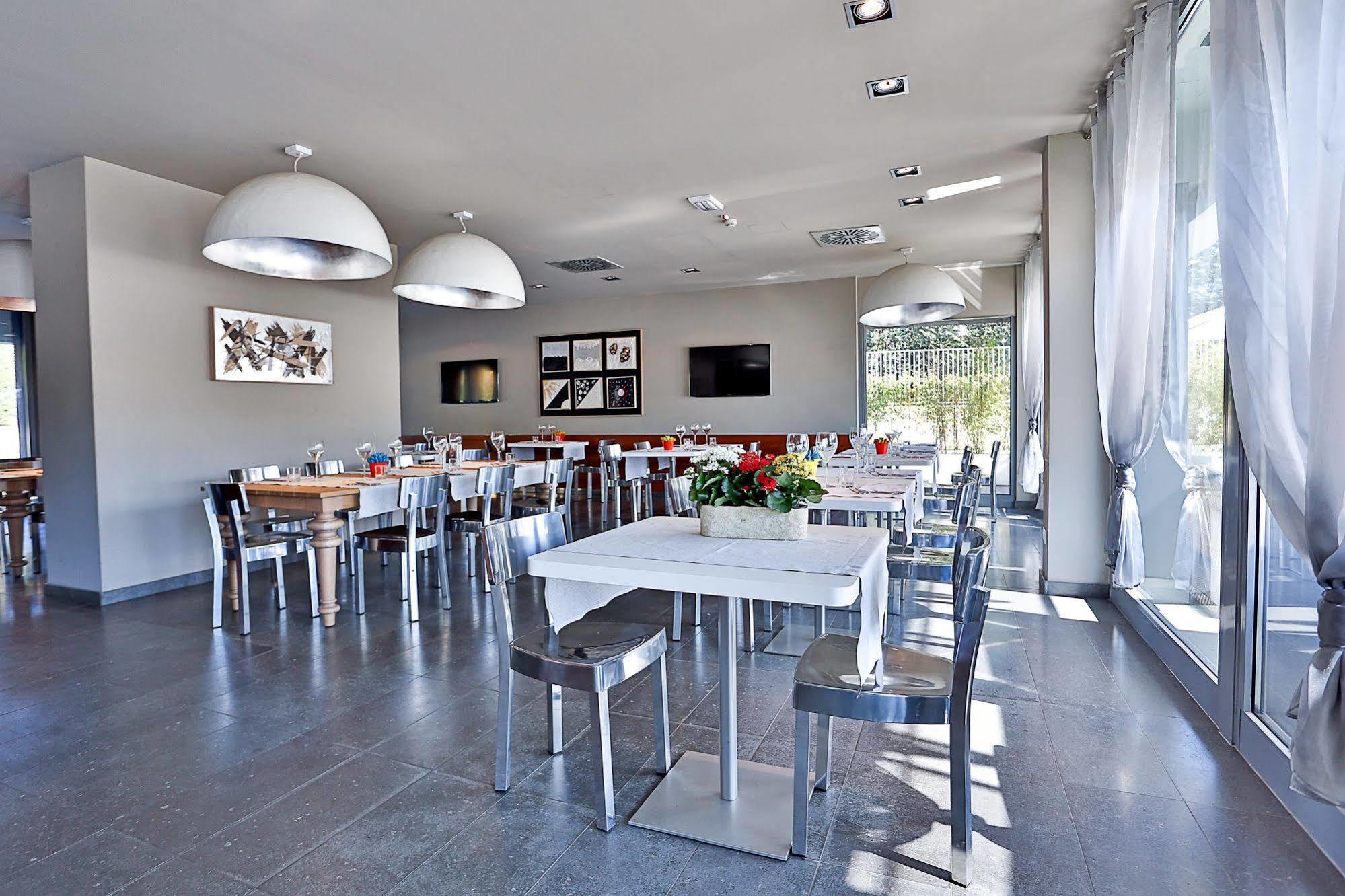 One Hotel & Restaurant Dalmine Luaran gambar