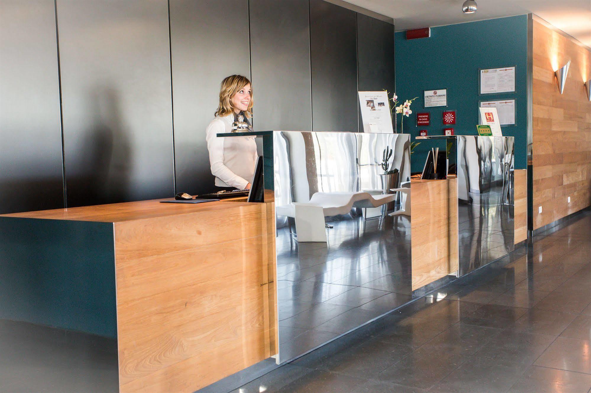One Hotel & Restaurant Dalmine Luaran gambar